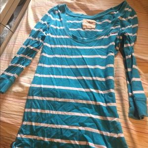 Small hollister half sleeve shirt