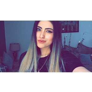Meet your Posher, Valeria