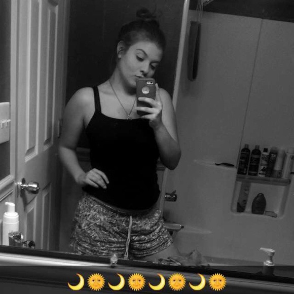 Meet your Posher, Mallory - Picture 1 of 1