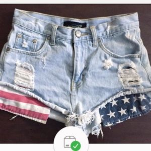 American flag pocket distressed jean shorts!