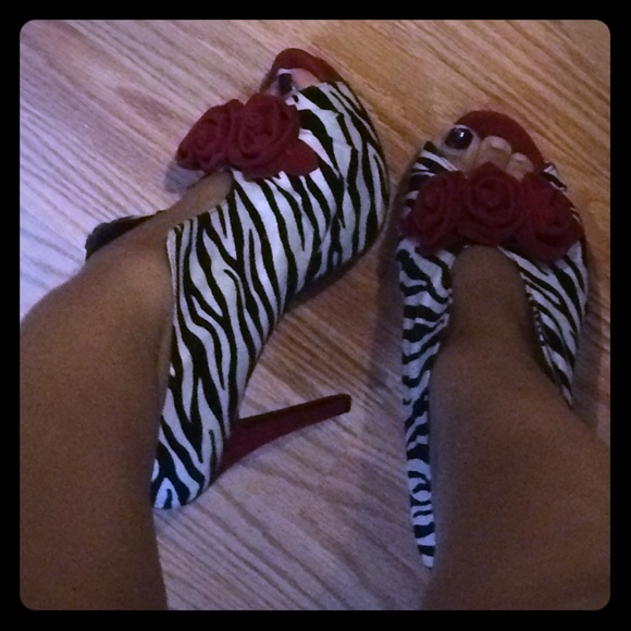 Super cute zebra and rose heels