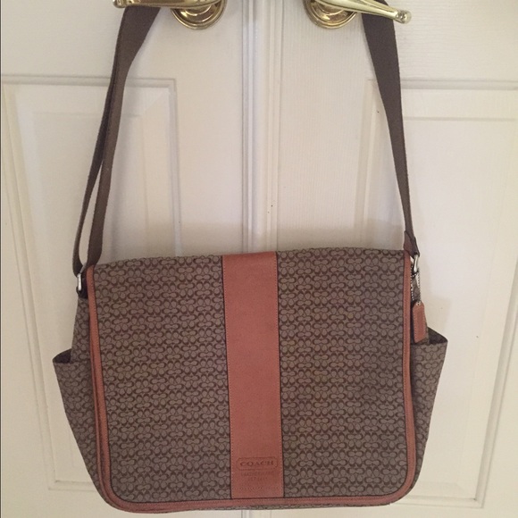 Coach hand bag. To big for what a need it. - Picture 1 of 3