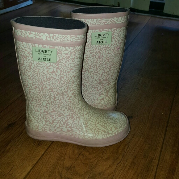 Rain boots for kids