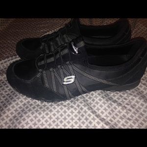 Skechers sz 9 1/2 never worn!