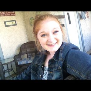 Meet your Posher, Chloe