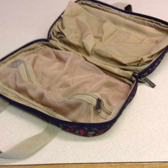 Eddie Bauer make up case - Picture 2 of 4