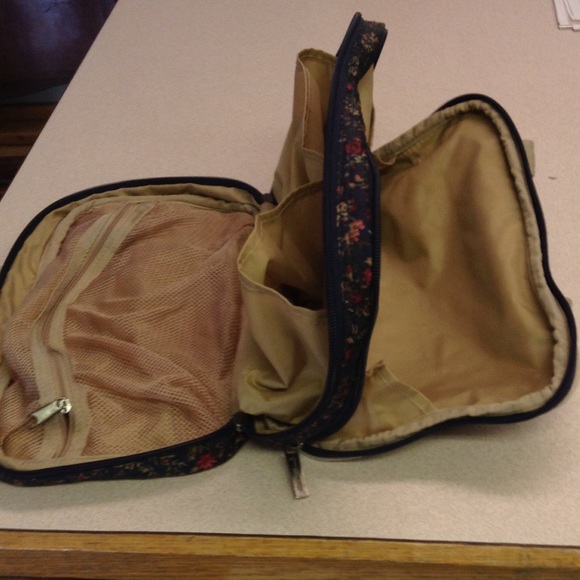 Eddie Bauer make up case - Picture 3 of 4