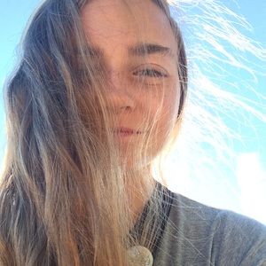 Meet your Posher, Larissa