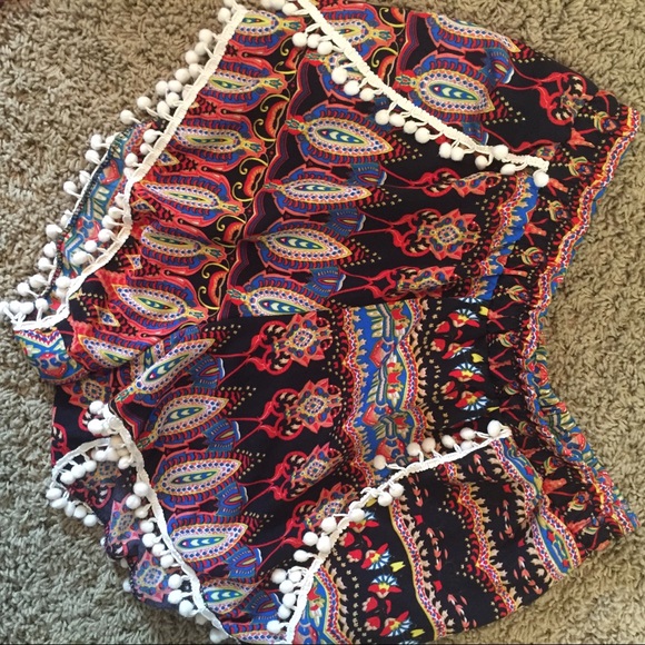 Cute pompom shorts