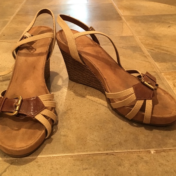 Tan and brown wedges