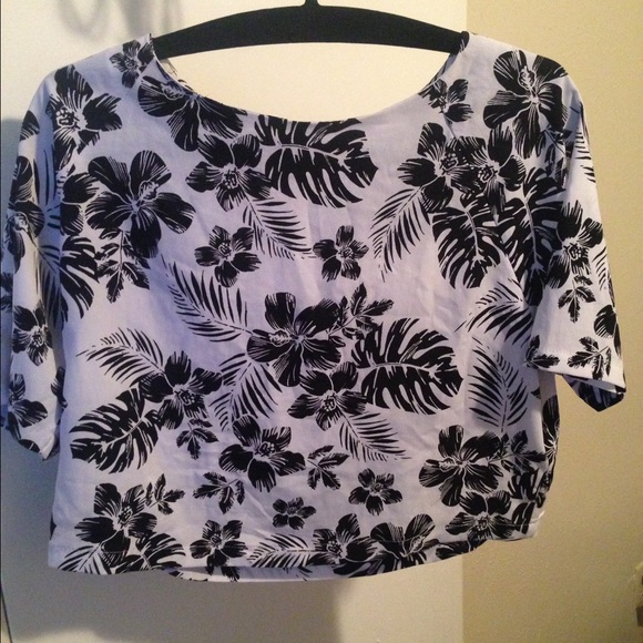 Black and white floral crop top - Picture 1 of 1