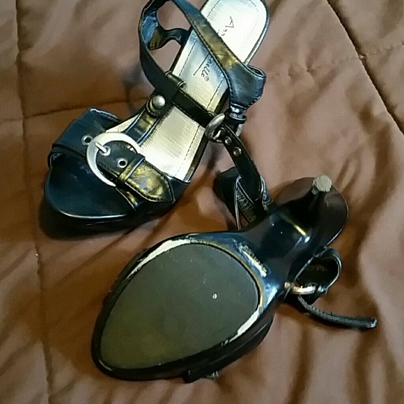 Shoes - Picture 4 of 4