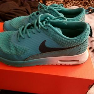 Size 8 womens nikes