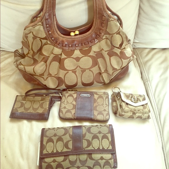 Coach Shoulder bag with 4 additional  accessories. - Picture 1 of 4