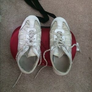 Nfinity white cheer shoes !!