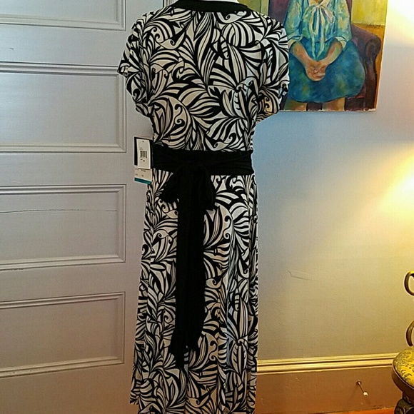 Black & White swirl print dress - Picture 3 of 3
