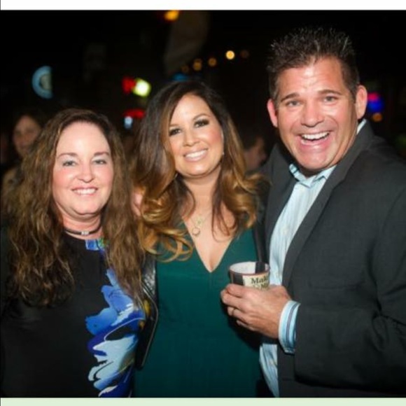 SOLD on Ⓜ️ Lulu's dark green dress - Picture 2 of 4