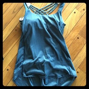 Lululemon tank with shelf bra