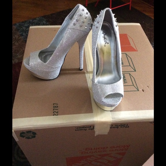 Heels - Picture 1 of 1