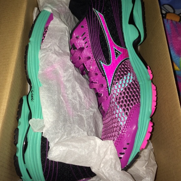 Mizuno Wave Sayonara 3 brand new never worn