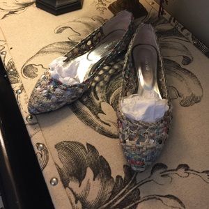 Unique flats made from newspaper