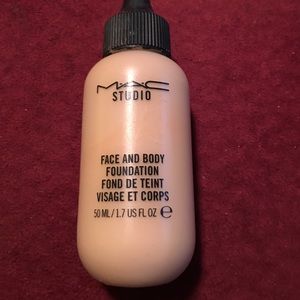 MAC Face and Body foundation