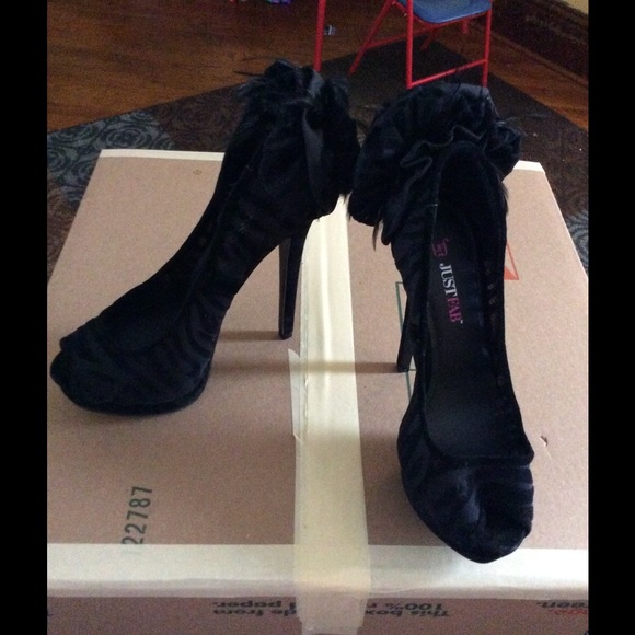 Heels - Picture 1 of 1