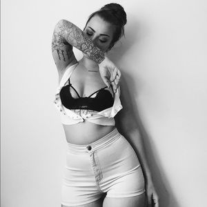 Meet your Posher, Caitlin