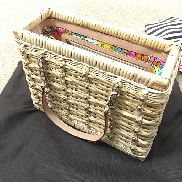 Kate Spade plant tulip bulbs