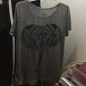 Gray elephant graphic tee