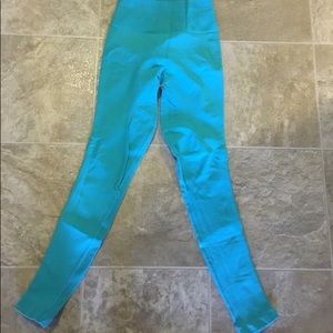 Lululemon Athletica Zone in Tight size 6