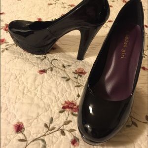 High heels very pretty no scratches very clean