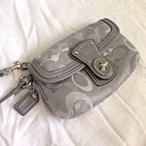 ♡ COACH ♡ Cute Grey Wristlet ♡ OFFERS ♡ TRADES