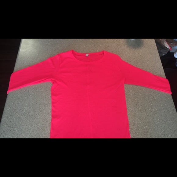 Hot pink Under Armour workout top!