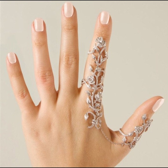 Knuckle ring with attached thumb ring