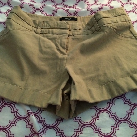 Kaki shorts