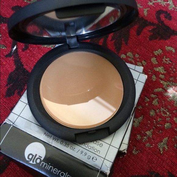 Glopressed base powder foundation
