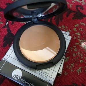 Glopressed base powder foundation