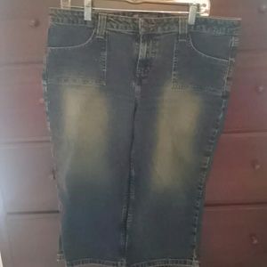 Junior's capri pants size 17