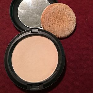 MAC Blot powder Medium