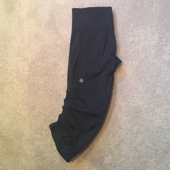 Lululemon Grey Crop size 6