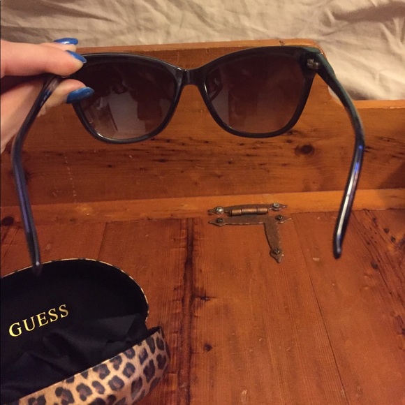 🎉🎉NWOT!Guess sunglasses - Picture 4 of 8