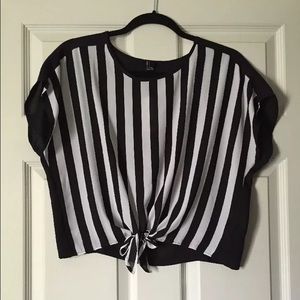 Forever 21 Black and White Top Size Small NWT