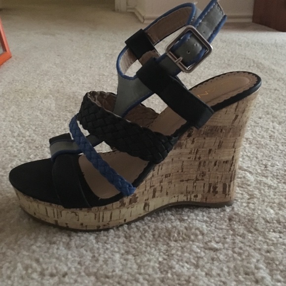 Black and blue wedges - Picture 2 of 4