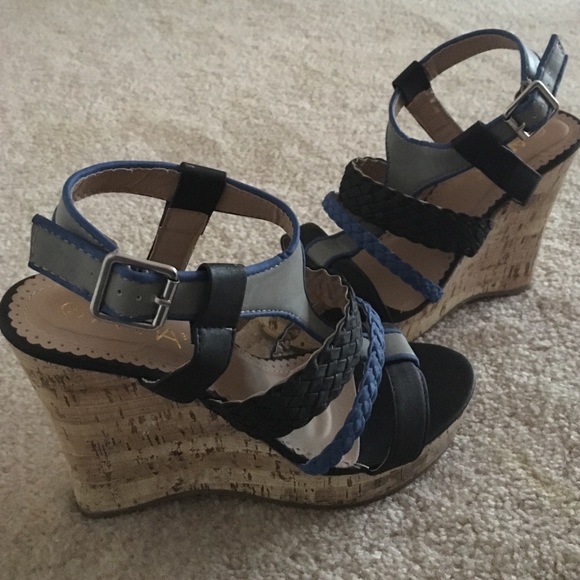 Black and blue wedges - Picture 3 of 4