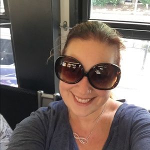 Meet your Posher, Liz