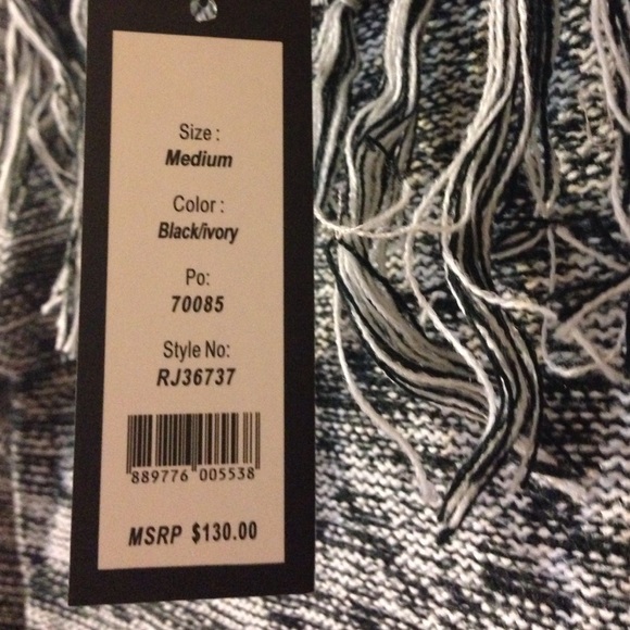 Nwt Romeo and Juliet Couture sweater dress - Picture 4 of 4