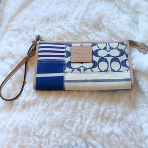💙 Coach Wristlet / Wallet 💙
