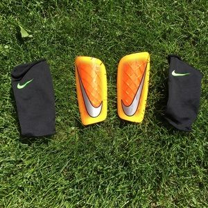Nike Mercurial Lite Size Small Shin Guards