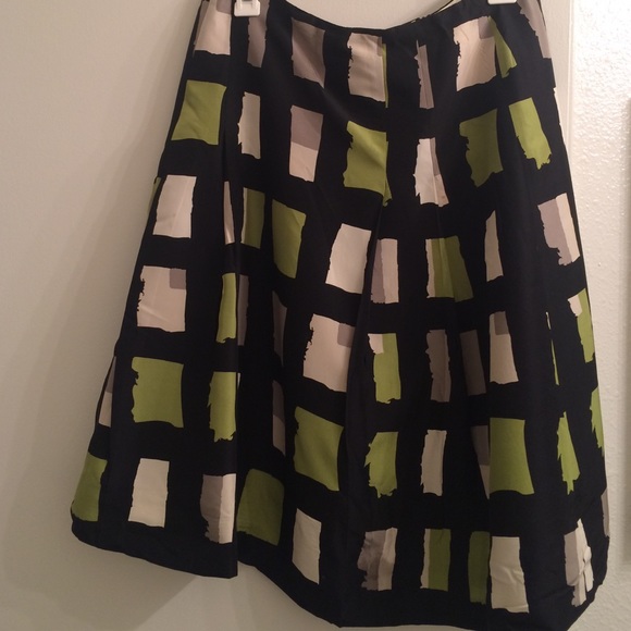 100% silk Talbots geometric print skirt